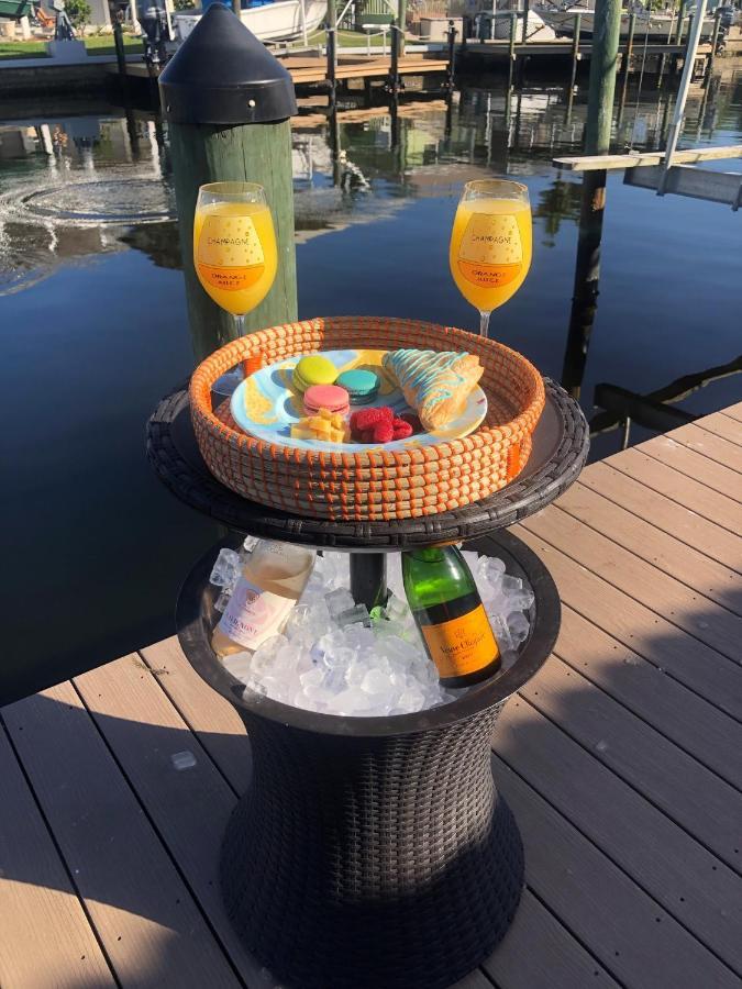 Hot Tub And Dock Gilligan'S On The Island Villa Matlacha Buitenkant foto